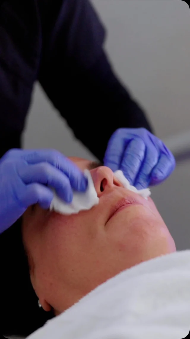 @skinlikecameron giving us a master class on WHY it is so important to use medical-grade skincare if you want REAL results! 👀✨