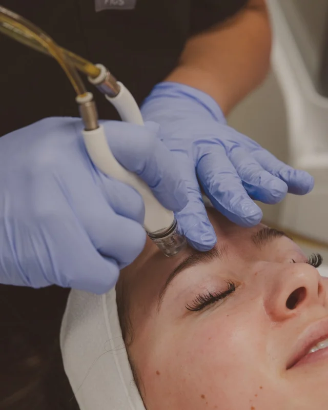 Your skin called. It wants a DiamondGlow. 💎✨⁠
⁠
This is not your average facial. DiamondGlow works in three steps at once: exfoliating, extracting, and infusing professional-grade serums deep into the skin. The result? Brighter, smoother, more radiant skin that you can actually see and feel right after you leave the treatment bed.⁠
⁠
Whether you’re prepping for an event, maintaining your skin between bigger treatments, or just due for a little refresh, DiamondGlow fits right into your routine. ��Book a consultation at the link in bio🤍