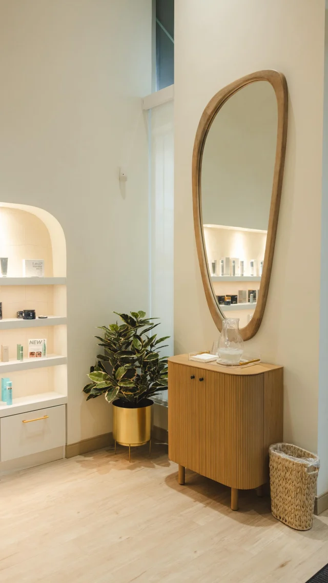 Summer skin starts now 🫧
Here’s when to book treatments before summer:��+ Botox → 2–4 weeks before events
+ Filler → 4+ weeks before (to allow for settling + any swelling)
+ Laser treatments → start now (avoid peak sun exposure + allow time for results)

Plan ahead for effortless, makeup-free skin all season long ✨ Book at the link in bio!